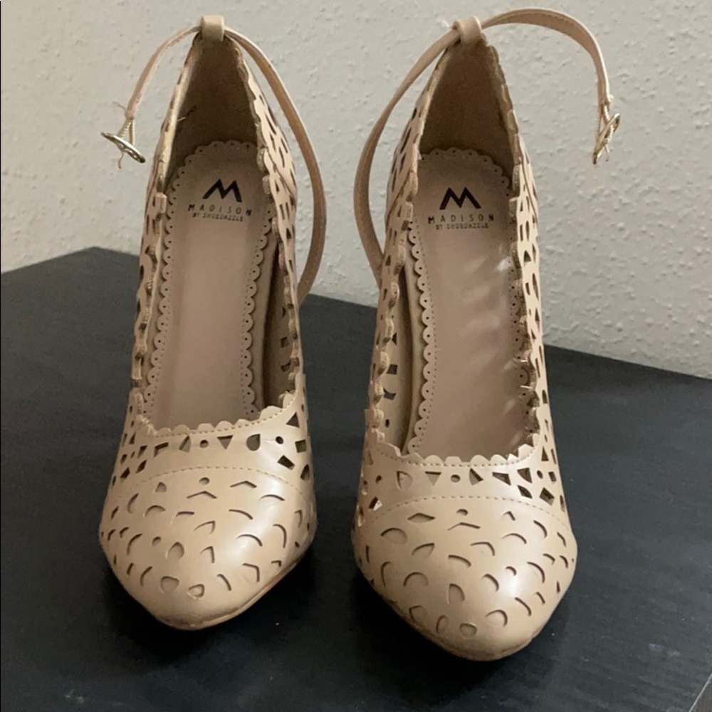 Shoe dazzle nude heels